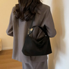Élora™ | Schultertasche mit hoher Kapazität in einfarbig