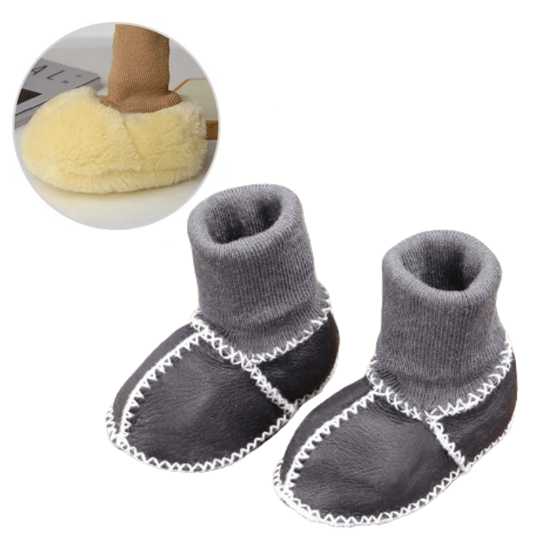 Mini Boots™ | Warm & kuschelig - rutschfeste Babyhausschuhe | 1+1 GRATIS - Finezo.de