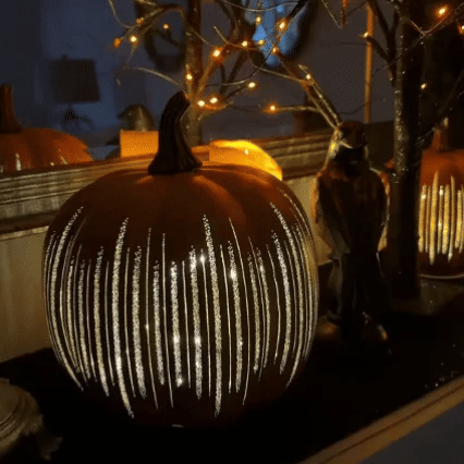 Leuchtende Kürbislampen mit Timer