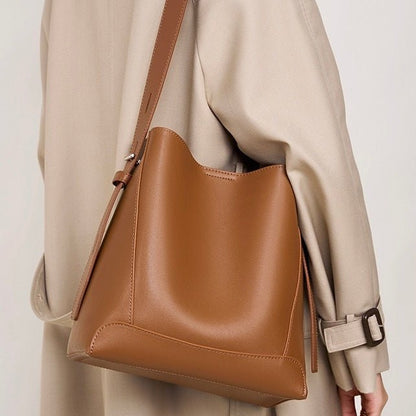 Finezo - Damen Leder - Umhängetasche im Oversized Bucket - Design - Finezo.de