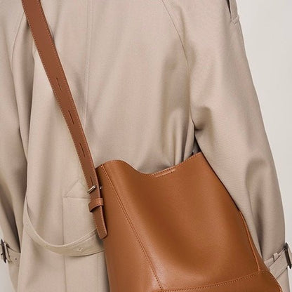 Finezo - Damen Leder - Umhängetasche im Oversized Bucket - Design - Finezo.de