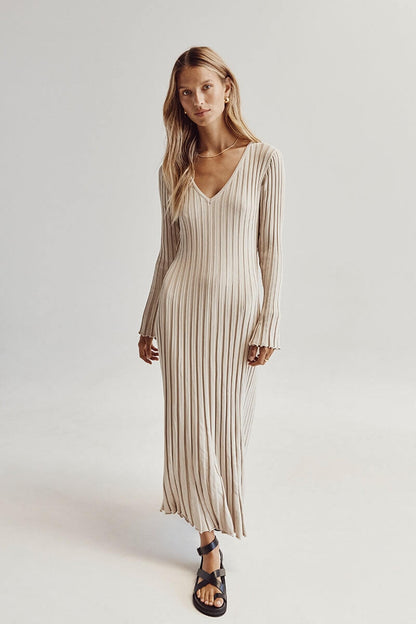 Mary™ | Gestricktes Midi - Kleid mit V - Ausschnitt | 50% RABATT - Finezo.de