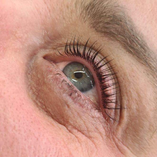 Iroa™ | Geschwungene Wimpern den ganzen Tag | 1+2 GRATIS - Finezo.de