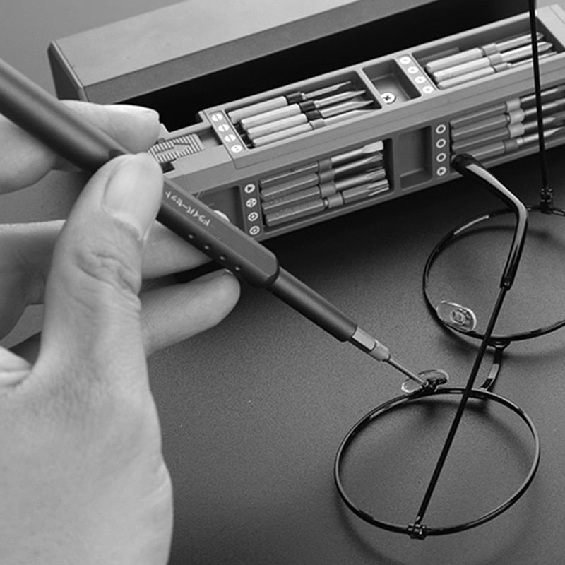 Torqu Pro™ | Elektrischer Schraubendreher 44 - teiliges Set | Kraft und Präzision zum Greifen nah - Finezo.de