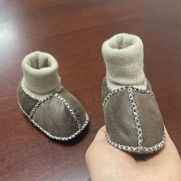 Mini Boots™ | Warm & kuschelig - rutschfeste Babyhausschuhe | 1+1 GRATIS - Finezo.de